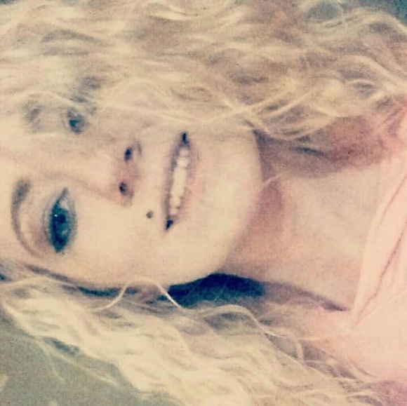 Meet your Posher, Shawna - Picture 2 of 2